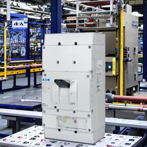 قاطع دائرة كهربائية من سلسلة <span class=keywords><strong>Eaton</strong></span> NZM المصبوب قاطع دائرة كهربائية، ثلاثي الأطوار، 1200 أمبير، NZMH4-AE1200-NA، معتمد وفقًا لمعيار UL489 - Product Image 4