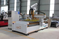Routeur CNC ATC M8 2500*1300mm 12 outils, changeur d'outils automatique linéaire, broche HQD 9KW, système LNC Taïwan, machine de nesting pour le bois