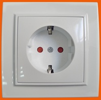 Enchufe de Pared con Conexión a Tierra, Enchufe Europeo IP44, Conexión a Tierra, Fábrica Elendax, Enchufe Impermeable
