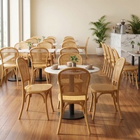 Wetterfeste PP-Kunststoffstühle mit Holzoptik zum Fabrikpreis für Terrasse, Restaurant, Esszimmer und Rustikale Cafés