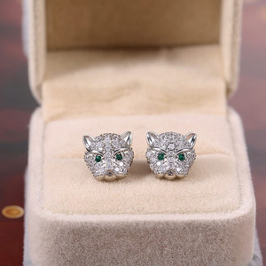 Orecchini a perno con testa di gatto selvatico da donna, gioielli scintillanti stile street con pavé - Product Image 3