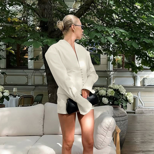 Completo Estivo-Autunnale Beige con Giacca a Maniche Lunghe, Scollo a V Profondo, Spalline Imbottite e Pantaloncini con Bottoni per <span class=keywords><strong>Donna</strong></span> - Product Image 2