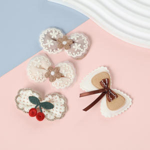 Parches Termoadhesivos de Chenilla de Goma Bordados Ecológicos Personalizados con el Alfabeto Griego para Chaquetas y Sudaderas de la Fraternidad Alpha Phi Alpha - Product Image 1