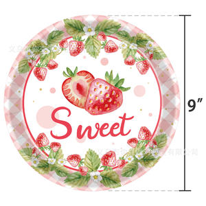 Ensemble de vaisselle jetable en papier rose aquarelle fraise pour fête d'<span class=keywords><strong>anniversaire</strong></span> et occasions multiples, 20 pièces : assiettes, gobelets, serviettes, nappe - Product Image 2