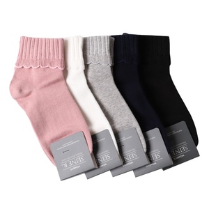 Chaussettes décontractées élégantes à bordure picot de marque coréenne pour femmes, conçues pour un usage quotidien avec une texture côtelée tendance - Product Image 1
