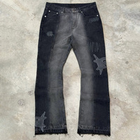 Fabricant de jeans en denim, jeans vintage déchirés et usés, style streetwear, avec empiècements, coutures à la main, patchs, pantalons en denim pour hommes