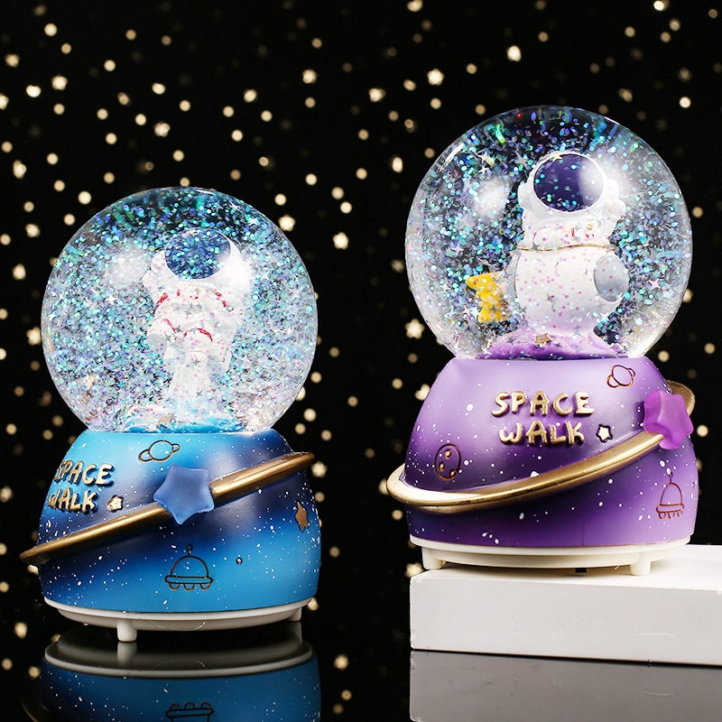 New Eco-Friendly Resin Crafts Astronaut Crystal Ball Music Box Spaceman Ornament for Home Christmas Decor and Gift for Boys