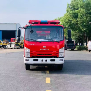 Camion de pompiers Isuzu 4x2 avec réservoir d'eau de 6300 litres, utilisé pour les opérations de lutte contre les incendies municipales, les incendies industriels, les secours et les véhicules d'urgence. - Product Image 3