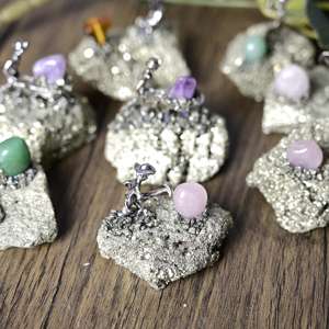 Vente en gros de sculptures en cristal, artisanat en pyrite naturelle, sculptures en pierre Feng Shui pour la décoration de la maison, cadeau - Product Image 4