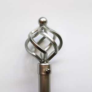 专业生产可调节耐用金属鸟笼式现代设计窗帘杆套装，带扭纹饰头 - Product Image 5