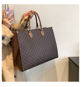 Sac fourre-tout monogramme marron, design classique, sac à main mode femme - Product Image 2