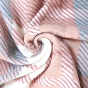 Vendedor caliente 100% poliéster Jersey Microte tela antiestática al por menor sábana tela por <span class=keywords><strong>kilo</strong></span> para interlinear y cortinas - Product Image 2