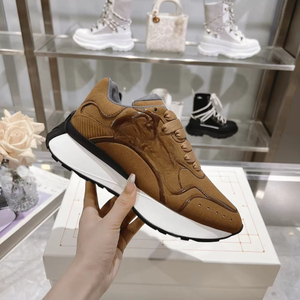 รองเท้าวิ่งแบบคลาสสิคย้อนยุค Alexander รุ่นปี 2026 พร้อมวัสดุผสม Mc บนส่วนบนรองเท้าแบบลำลอง รุ่น Queen - Product Image 1