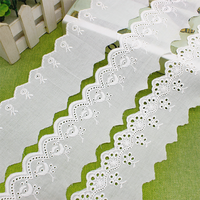 Ruban de dentelle festonnée brodée florale assortie en coton blanc traditionnel avec œillets pour vêtements, sacs et chaussures – Vente en gros
