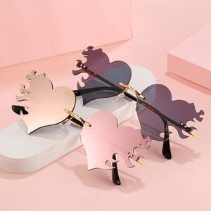 Lunettes de soleil de luxe pour femmes, style œil de chat, verres miroir, sans monture, en forme de cœur, pour une touche de personnalité - Product Image 2