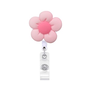 Portabadge Retrattile in ABS con Fiori Colorati, Confezionato Singolarmente, Ideale Come <span class=keywords><strong>Regalo</strong></span> <span class=keywords><strong>per</strong></span> Medici, Infermieri, Studenti, Impiegati d'Ufficio - Product Image 6