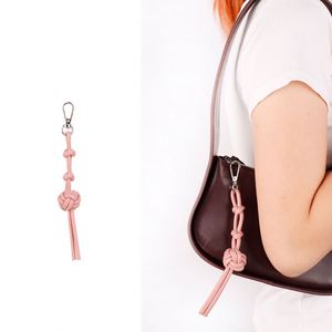 Porte-clés en cuir PU coloré à double nœud, breloques créatives pour téléphone, accessoires de décoration polyvalents et uniques pour sacs - Product Image 2