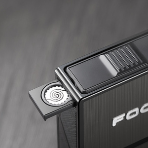 Étui à <span class=keywords><strong>cigarettes</strong></span> classique pour homme avec chargement USB, capacité 20 <span class=keywords><strong>cigarettes</strong></span> <span class=keywords><strong>fines</strong></span>, briquet à résistance chauffante 2-en-1, style personnalisé - Product Image 4