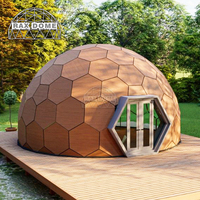 Dôme géodésique en verre de 8 m, tente de glamping hexagonale pour séjour avec salle de bain et cuisine