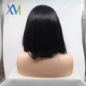 Perruque courte bob de 12 pouces <span class=keywords><strong>avec</strong></span> dentelle frontale, en fibre haute température, sans colle, base en dentelle transparente, raie au milieu, aspect naturel, franges droites - Product Image 4