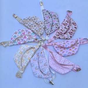 Sac banane bandoulière sans couture personnalisé, en nylon, imperméable, unisexe, avec fermeture éclair, en forme de coussin géant, thème Parc à thème Magic Kingdom, motif souris - Product Image 1