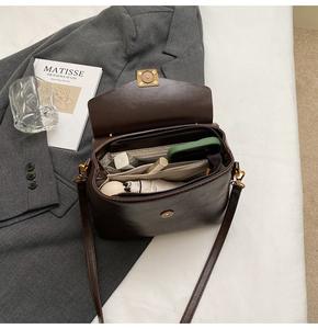 Vente en gros de sac à bandoulière de grande capacité style vintage pour femmes sac à bandoulière de luxe minimaliste avec petit portefeuille - Product Image 4