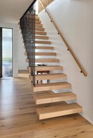 Escalier flottant mono-structure sur mesure avec marches en chêne, système d'escalier ouvert moderne pour la maison
