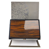 Caja de Reloj de Madera Personalizada de Fábrica con Acabado Brillante, Caja de Regalo Individual para Reloj con Grano de Madera Oscuro, Cierre Metálico, Venta al Por Mayor OEM