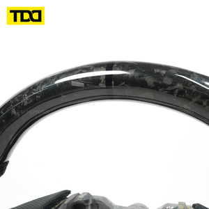 พวงมาลัยคาร์บอนไฟเบอร์ TDD สำหรับรถยนต์ฮุนได เจเนซิส คูเป้ ปี 2009-2016 - Product Image 3