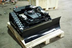 Cortacésped robótico inalámbrico híbrido (gasolina-eléctrico) de 4 tiempos con control remoto, certificado CE EPA, para uso industrial y bricolaje, con función de tractor y pala quitanieves para pendientes de jardín - Product Image 4