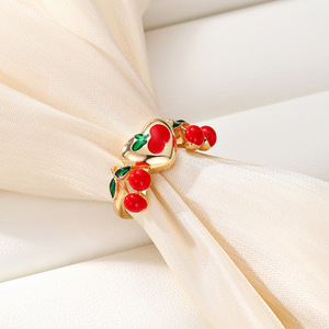 Bague en forme de cerise plaquée or avec résine époxy rouge micro-incrustée, bijoux de fête pour femme - Product Image 4