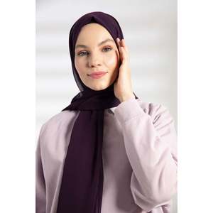 ผ้าคลุมไหล่ชีฟองสุดหรูสำหรับผู้หญิง สีม่วงมะเขือม่วง ระบายอากาศได้ดี น้ำหนักเบา สไตล์ตะวันออกกลาง - Product Image 4