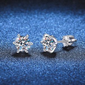 Boucles d'oreilles en fil <span class=keywords><strong>de</strong></span> fleur <span class=keywords><strong>de</strong></span> prunier à six griffes en argent 925 avec bordure croisée en diamant Mosang <span class=keywords><strong>de</strong></span> couleur D pour le mariage en Europe et en Amérique - Product Image 2