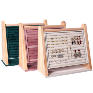 Exhibidores de Anillos Inclinados Verticales de Madera Maciza Personalizados con Bandejas de Joyería de Terciopelo Premium - Product Image 2