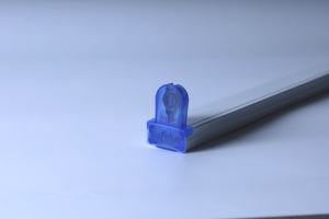 Luminaria de Diseño Delgado con Base de PP y Reflector T8 Individual, Duradera y Económica, para Proyectos de Exportación Comercial en África - Product Image 3