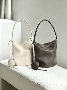 Sac seau minimaliste et décontracté en cuir <span class=keywords><strong>de</strong></span> vachette premium avec pochette à monnaie ronde détachable, sac hobo chic et urbain - Product Image 4