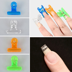 Pinza de Uñas en Forma de C de 4 Colores, Pinza de Plástico Transparente para Extensión de Uñas de Gel Acrílico, Herramienta de Modelado para Salón de Manicura - Product Image 5