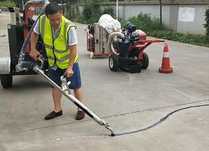 Solución Profesional para la Reparación <span class=keywords><strong>de</strong></span> Caminos y Entradas <span class=keywords><strong>de</strong></span> Vehículos, Máquina <span class=keywords><strong>de</strong></span> <span class=keywords><strong>Sellado</strong></span> <span class=keywords><strong>de</strong></span> Grietas y Relleno <span class=keywords><strong>de</strong></span> <span class=keywords><strong>Juntas</strong></span> <span class=keywords><strong>de</strong></span> Pavimento <span class=keywords><strong>de</strong></span> Gran Capacidad - Product Image 6