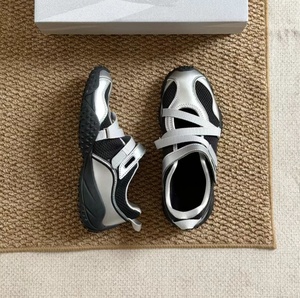 Chaussures Saucony pour femmes, style Mary Jane à brides croisées, en maille respirante, semelle extérieure robuste antidérapante, légères, pour la marche en extérieur - Product Image 4