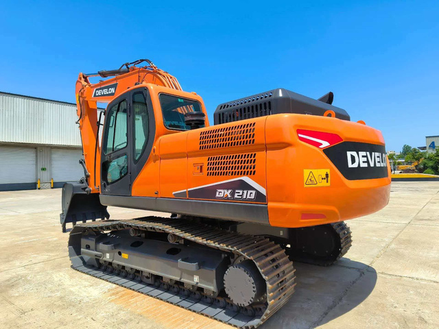 Central Asia Hot Sale 21ton Wheeled Excavator DEVELON Digger DX210W Hydraulic Excavator at a Good Price