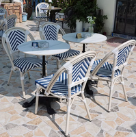 Ensemble de table et de chaises de salle à manger en alliage d'aluminium imperméable pour l'extérieur avec un design moderne, durable pour les hôtels, les restaurants, les cafés, les jardins