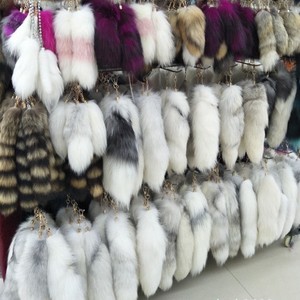 Nueva llegada 40cm tamaño grande Foxtail Fluffy llavero Real Fox Fur Tail bolso encanto decoración ligero Natural Fox Tails llavero - Product Image 2