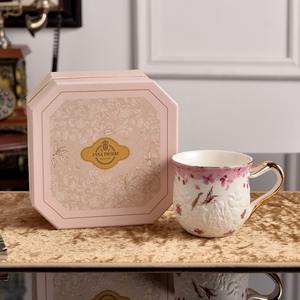 Ensemble de théière et de cafetière en porcelaine fine de haute qualité, style royal anglais, avec des fleurs en relief, résistant à la chaleur, pour cadeau - Product Image 1