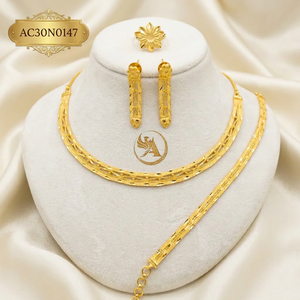 Conjunto de Collar de Flores Chapado en Oro de 24K para Mujer con Cadena de Caja y Pendientes a Juego, Joyería Clásica para Bodas y Ocasiones Especiales - Product Image 1