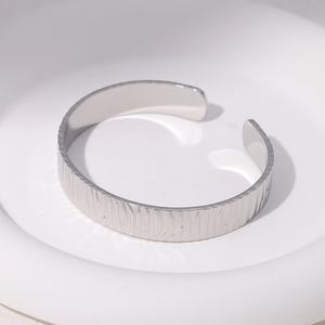 2024 High Quality Wholesale Custom Logo 18K <b>Gold</b> Plated Stainless Steel Cuff <b>Bangles</b> - Product Image 5