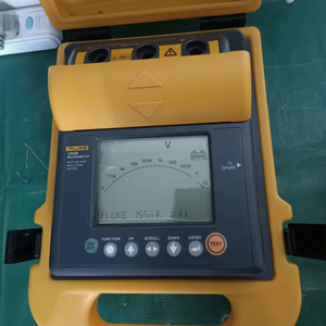 Mégohmmètre numérique 1550B pour test d'isolement haute tension avec garantie de 1 mois MÉGOHMMÈTRE NUMÉRIQUE HAUTE TENSION 1550B - Product Image 1
