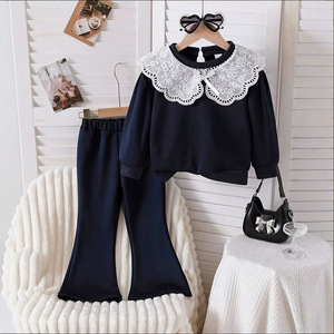 Set per Bambine con <span class=keywords><strong>Felpa</strong></span> <span class=keywords><strong>in</strong></span> Pizzo Traforato e Ricamo Floreale, Colletto Peter Pan e <span class=keywords><strong>Pantaloni</strong></span> a Zampa - Product Image 1