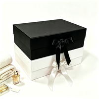 Boîte cadeau pliable de luxe avec fermeture magnétique et ruban, emballage personnalisé en carton noir et blanc pour vêtements et cadeaux de mariage