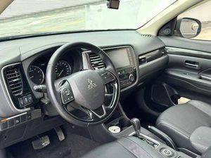Mitsubishi Outlander d'occasion 2018 2.4L 4x4 Essence SUV Conduite à Gauche Voitures d'occasion pas chères pour le Ghana, le Nigéria, le Bénin Prêt à être expédié - Product Image 6