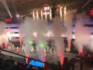 2025 mới hengyu 1500W hút thuốc 2.5L khói sương mù máy phun lên/xuống Fogger <span class=keywords><strong>DMX</strong></span> 24 RGB <span class=keywords><strong>LED</strong></span> giai đoạn khói máy dọc Fogger - Product Image 4